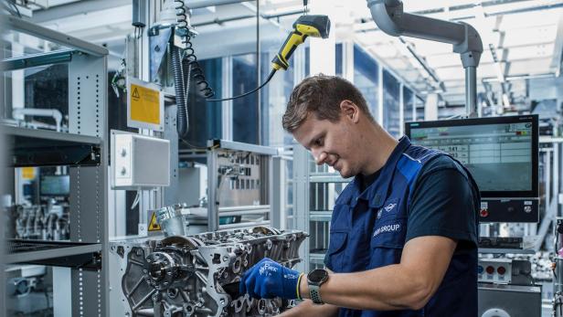 BMW Werk Steyr hält Verbrennermotoren die Treue