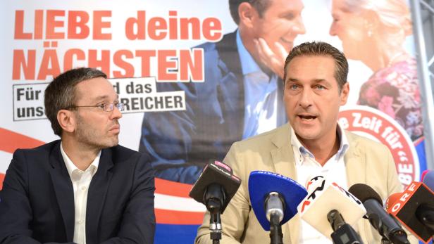 FPÖ-Obmann Heinz-Christian Strache und Generalsekretär Herbert Kickl bei der Präsentation ihrer Wahlplakate 2013.