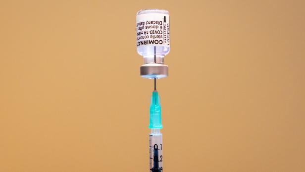 Besserer Corona-Schutz durch Kombi-Impfung von Zeneca und Pfizer?