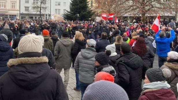 Wiener Neustadt: Corona-Demos trotz Ausreisebestimmungen