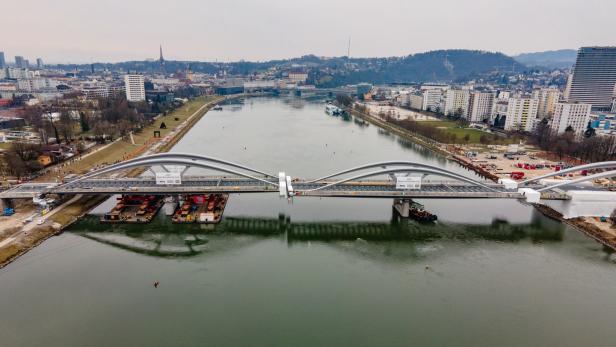 Neue Linzer Brücke:  Verkehr soll ab 12. September rollen