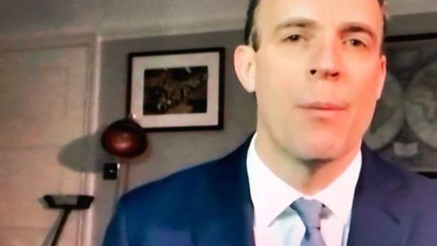 Minister Dominic Raab verriegelte sein Zimmer vorsorglich mit einem gewöhnlichen Besen