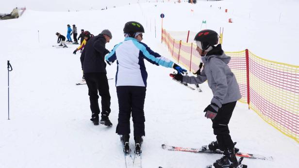 Abdullah lernt in Obertauern Ski fahren - kostenlos