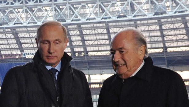 Wladimir Putin versprach FIFA-Chef Sepp Platter am Dienstag, dass alle Bauarbeiten für die Fußball-WM 2018 rechtzeitig beendet würden. Für die Russen ist seine angebliche Krankheit kein Thema.