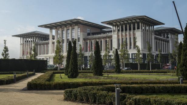 Erdogans neuer Amts- und Wohnsitz ist größer als Buckingham Palace oder der Élysée in Paris. Gerichte verboten den 280-Millionen-Bau.