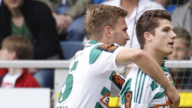 APA12607348-2 - 05052013 - GRAZ - ÖSTERREICH: Lukas Grozurek und Marcel Sabitzer (Rapid) während derTipp3-Bundesliga-Begegnung zwischen SK Puntigamer Sturm Graz und SK Rapid Wien am Sonntag, 05. Mail 2013, in Graz. APA-FOTO: ERWIN SCHERIAU