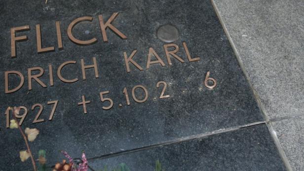 Der Grabstein von Friedrich Karl Flick, geboren 1927 und gestorben am 5.10.2006.
