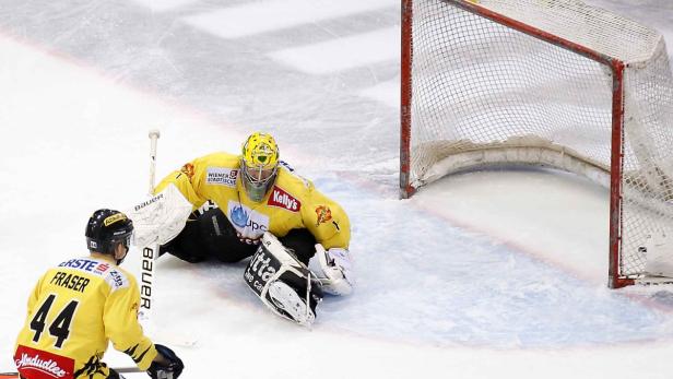 Die Vienna Capitals kassierten gegen Linz eine 1:3-Heimniederlage, hier das Tor der Black Wings zum 2:1.