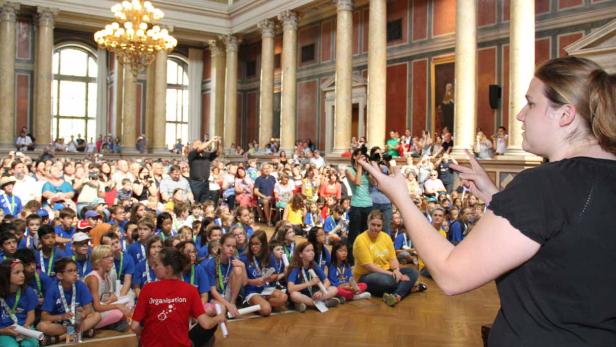 Kinderuni-Sponsion - mit Übersetzung in Gebärdensprache
