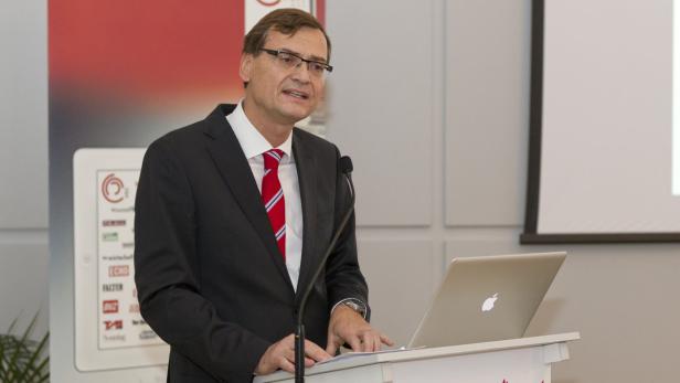 VÖZ-Präsident und KURIER-Geschäftsführer Thomas Kralinger pocht auf die Erhöhung der Presseförderung