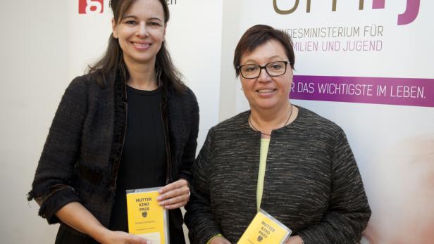 Gesundheitsministerin Oberhauser und Familienministerin Karmasin beim Auftakt zur Weiterentwicklung des Mutter-Kind-Passes.