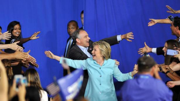Hillary Clinton kämpft auf dem Parteitag um die geschlossene Unterstützung der Demokraten.
