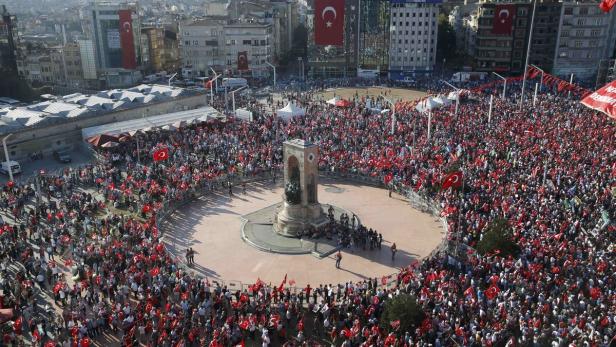 Demos auf dem Taksim-Platz in der Türkei.