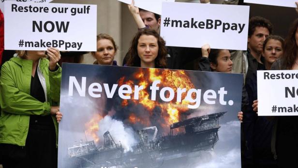 Activists protest in front of the Hale Boggs Feder