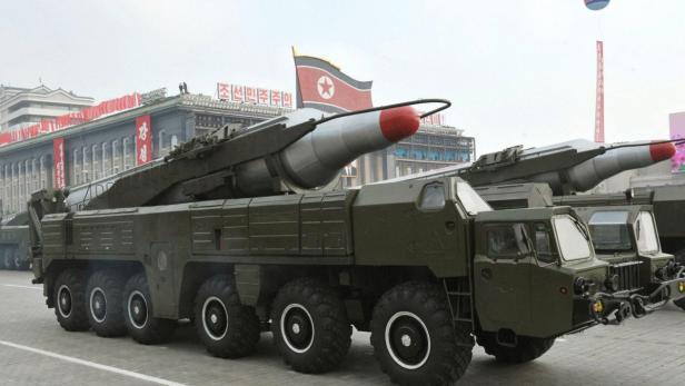 epa03690000 (FILE) A file photo dated October 2010, then released by the North Korean Central News Agency (KCNA), shows a &#039;Musudan&#039; missile appearing during a military parade marking the 65th anniversary of the foundation of the Workers&#039; Party of Korea, in Pyongyang, North Korea. According to media reports on 07 May 2013, a US official said that two North Korean two medium-range missiles have been removed from a launch site on the east coast. EPA/KCNA SOUTH KOREA OUT NO SALES