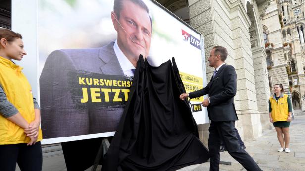 Präsentation von Wahlplakaten der ÖVP für die bevorstehende Wien-Wahl.