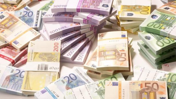 Konsumstau: Deutsche horten 100 Milliarden Euro