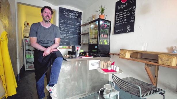 Hubert Mauracher eröffnete vor drei Wochen das Lokal schönscharf, Laurenzberg 18, 1010 Wien