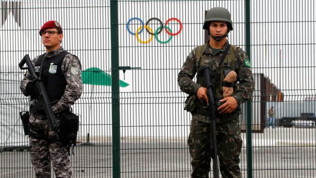 Nationale Sicherheitskräfte vor dem Olympia-Park in Rio de Janeiro.