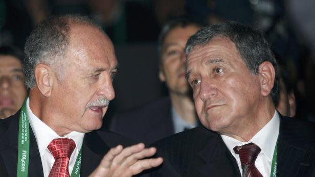 Brazilian soccer team coach Felipe Scolari talks w