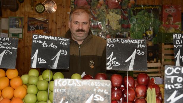 Gazi Özyürek klagt über die Situation am Naschmarkt