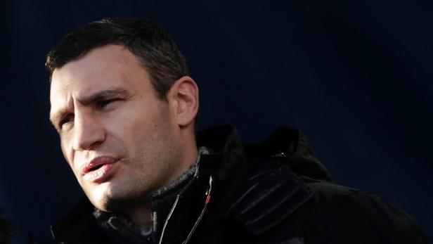 Vitali Klitschko am Rednerpult in Kiew