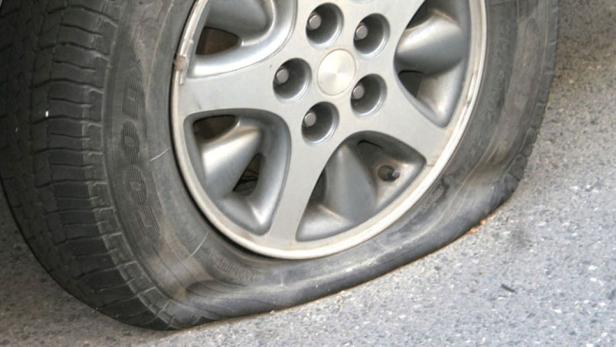 Alkolenker schlitzte Polizei die Reifen auf
