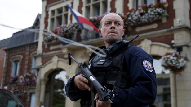 Ein franzöischer Polizist in Rouen.