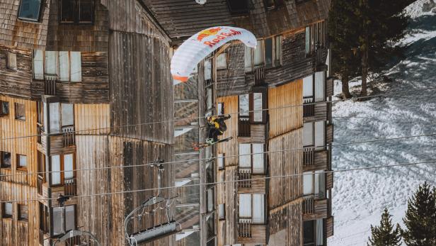 OLIVER GODBOLD / Red Bull