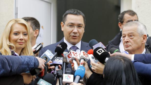 Ponta, ein ehemaliger Staatsanwalt, tritt für die Sozialdemokratische Partei (PSD) an.