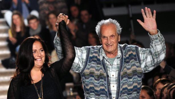 epa03692978 (FILE) A file picture dated shows Italian designers Ottavio Missoni (R) and his daughter Angela Missoni (L) greeting the audience at the end of the Missoni women&#039;s Fall-Winter 2011 pret-a-porter collection presentation at the Milano Moda Donna Fashion Week, in Milan, Italy, 27 February 2011. According to media reports, Ottavio Missoni, the co-founder of Missoni fashion company, has died at the age of 92 at his home in Sumirago, Italy, on 09 May 2013. EPA/MILO SCIAKY *** Local Caption *** 02605394