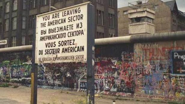 In West-Berlin bereitete man sich seit Wochen auf die Öffnung von DDR-Mauer und Todesstreifen dahinter vor, die die Flucht aus dem „Realen Sozialismus“ verhindert hatten.