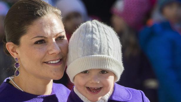 Kronprinzessin Victoria mit ihrer Tochter Prinzessin Estelle.