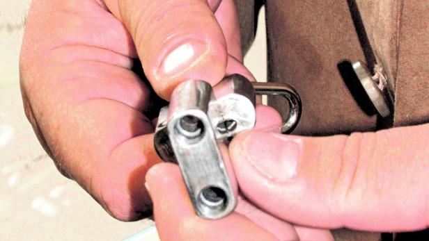 Mit diesem präparierten Schlüsselanhänger können tödliche Schüsse abgegeben werden.