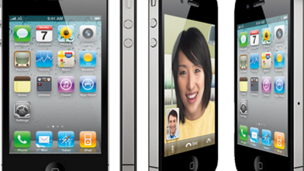 Mehrere Ansichten eines iPhone 4, das einen Facetime-Anruf zeigt.