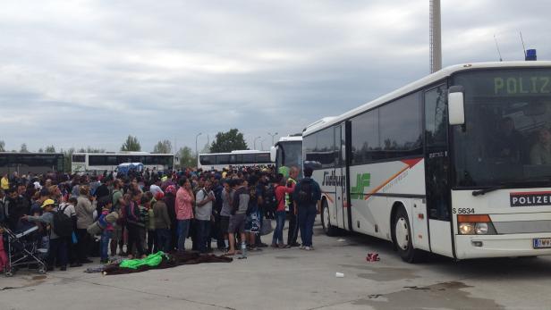 Flüchtlinge: "Alle froh, in Österreich zu sein"