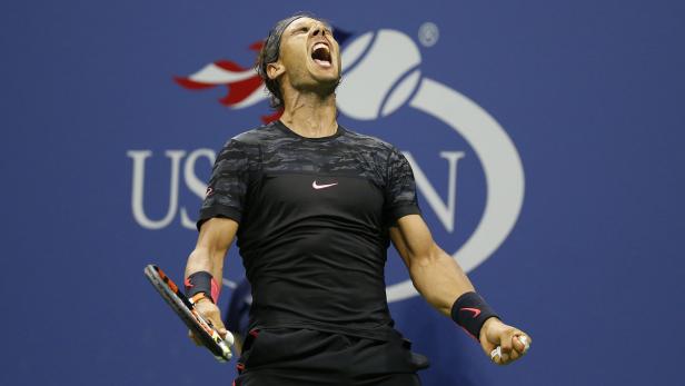 Rafael Nadal jubelt bei den US Open mit geballten Fäusten und geöffnetem Mund.
