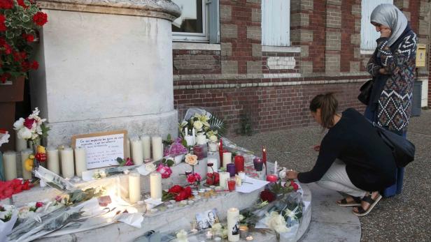 Trauer um den ermordeten Priester - auch Muslime nahmen Anteil