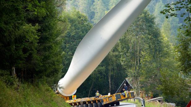 Wie 250 Meter hohe Windkraftwerke mit Schwertransportern entstehen