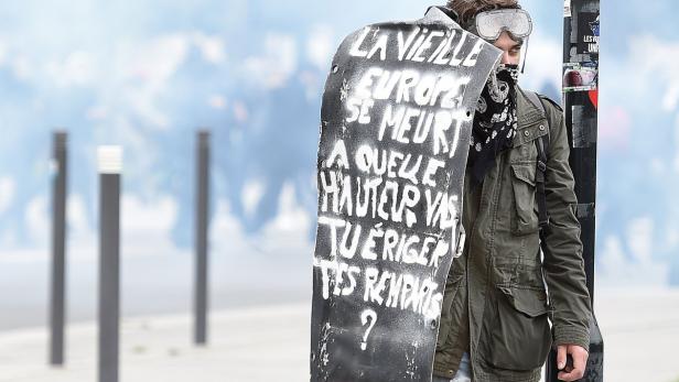&quot;Das alte Europa stirbt&quot;: Junger Demonstrant in Nantes