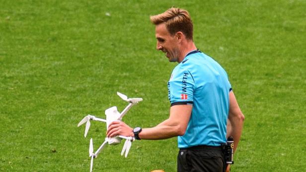 Aufregung in Bilbao um eine gelandete Drohne auf dem Spielfeld