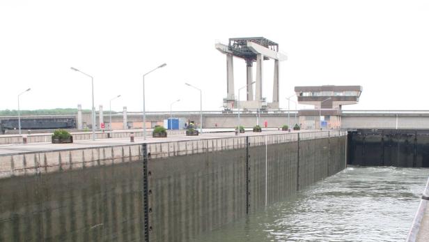 Donau: Matrosen in Maschinenraum erstickt