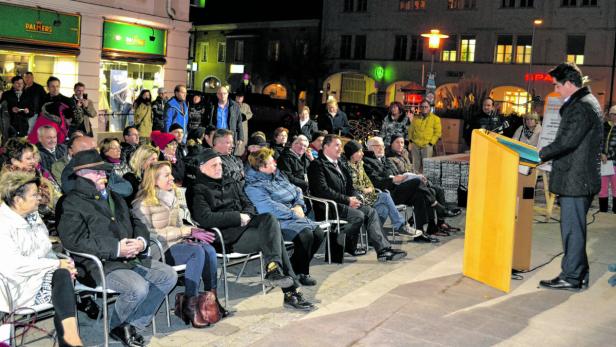 Gemeinderatssitzung mit Haube und Schal: Die Stadtpolitiker wollten damit Bürgernähe demonstrieren