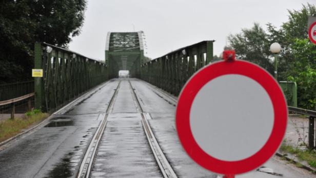 Keine Züge, keine Busse, keine Autos: Die ÖBB wollen die Erhaltung der Linzer Eisenbahnbrücke ab 2014 nicht mehr finanzieren.
