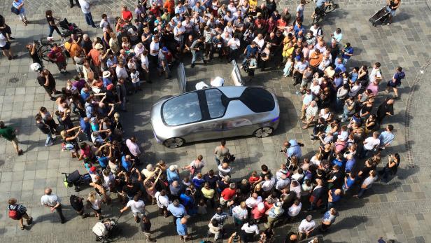 Der selbstfahrende Mercedes F 015 Luxury in Motion in der Linzer Innenstadt