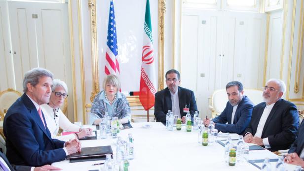 Die Endrunde der Verhandlungen läuft: Chefverhandler Kerry (USA, li.) und Zarif (Iran, re.)