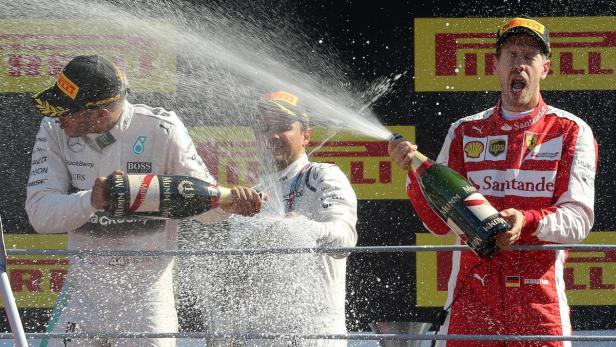 Lewis Hamilton (li.) siegte vor Sebastian Vettel (re.).