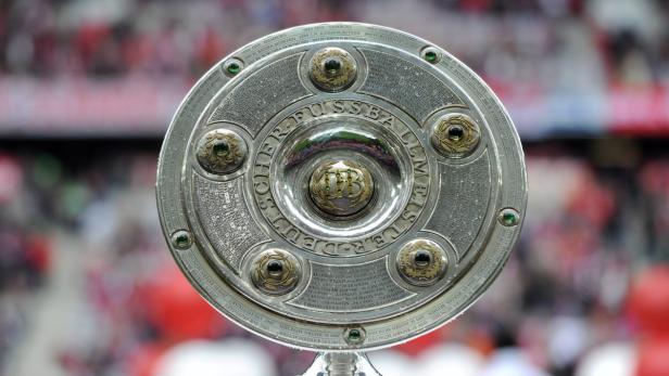 Schon vor dem letzten Heimspiel der Saison in der Münchner Allianz-Arena gegen Augsburg durften die Bayern-Spieler einen Blick auf das Objekt der Begierde werfen.