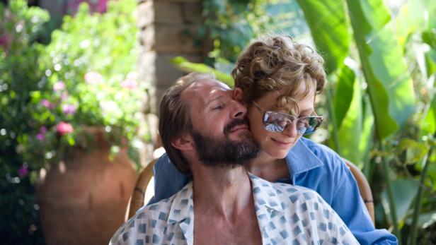 Remake des Kultklassikers „Der Swimmingool“: Ralph Fiennes und Tilda Swinton in „A Bigger Splash“ unter (erotischer) Spannung