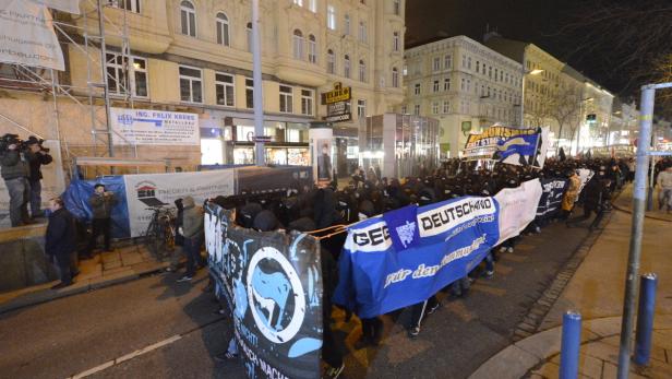 Nach den Demos beim Akademikerball wird nun gegen Polizeipräsident Pürstl demonstriert